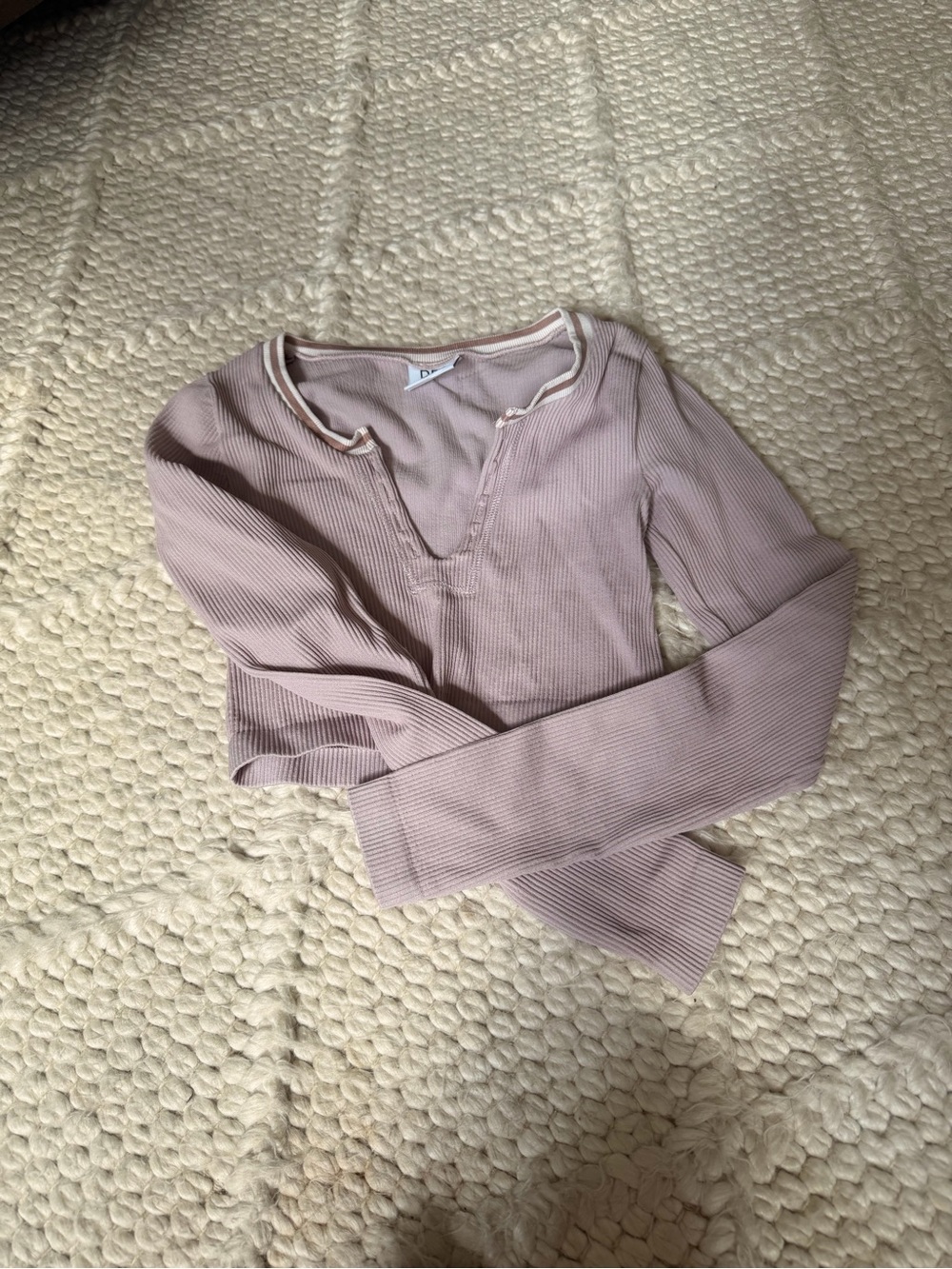 BDG Ribbed V-Neck Cropped Top in Mauve